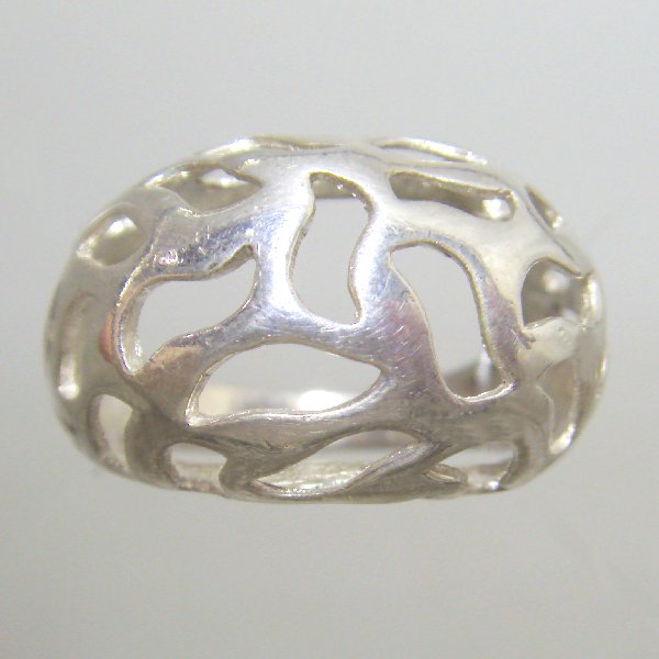 (r1332)Silver fretwork ring in wave shapes.